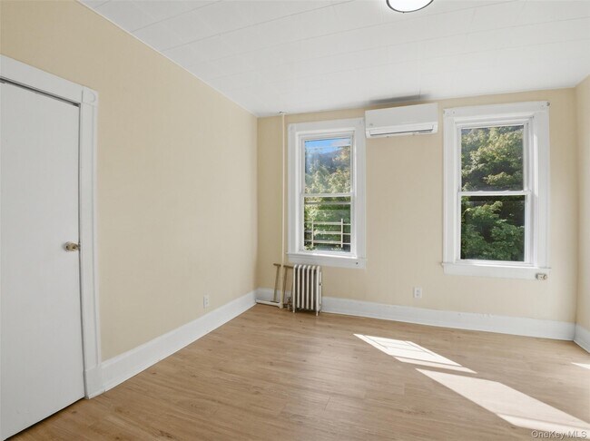Building Photo - 406 S 3rd Ave