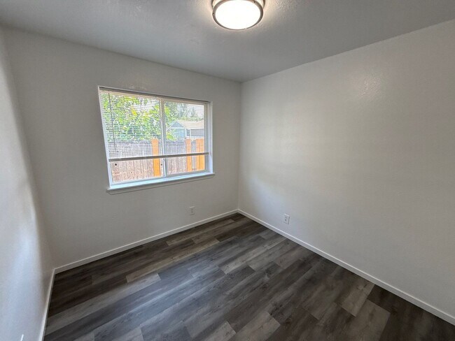 Building Photo - 1265 Poplar St