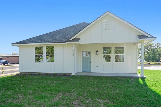 Building Photo - 1510 Echols St
