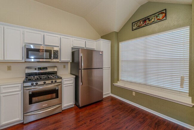 Building Photo - 2330 Sunflower Ln