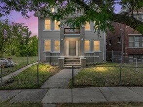 Building Photo - 5124 W Chicago
