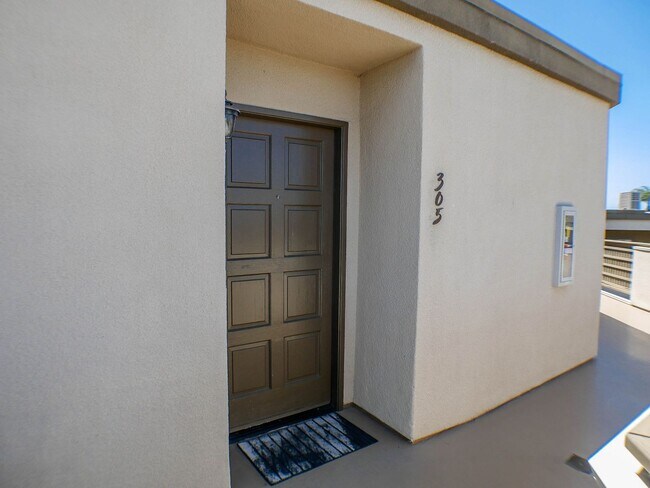 Building Photo - RARE Offering 2BD/2BA - Condo of secured building in highly sought after Boutique Bella Capri bui...