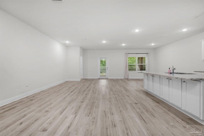 Building Photo - 7814 Burnside Lp