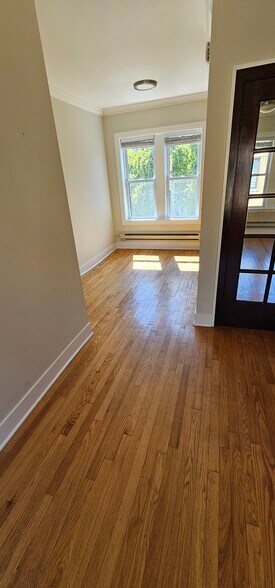 Building Photo - 3824 N Greenview Ave