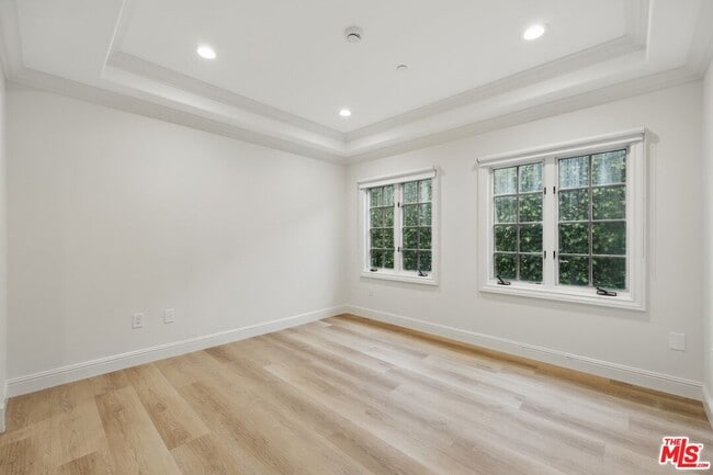 Building Photo - 412 N Maple Dr