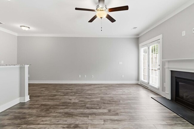 Building Photo - 730 Elmbrook Dr