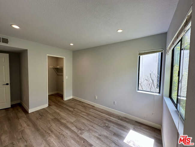 Building Photo - 4271 Las Virgenes Rd