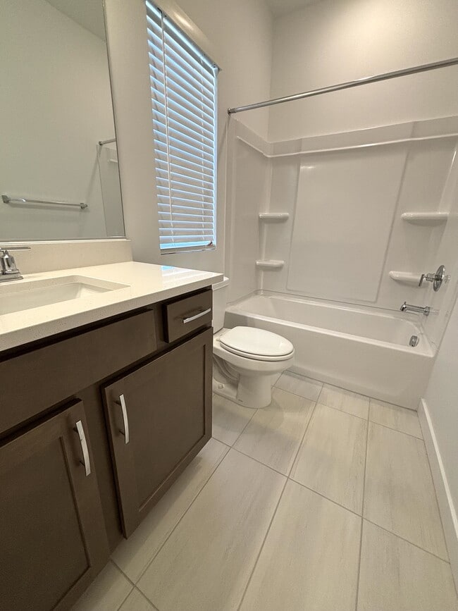 Building Photo - 10078 Loblobby Ln