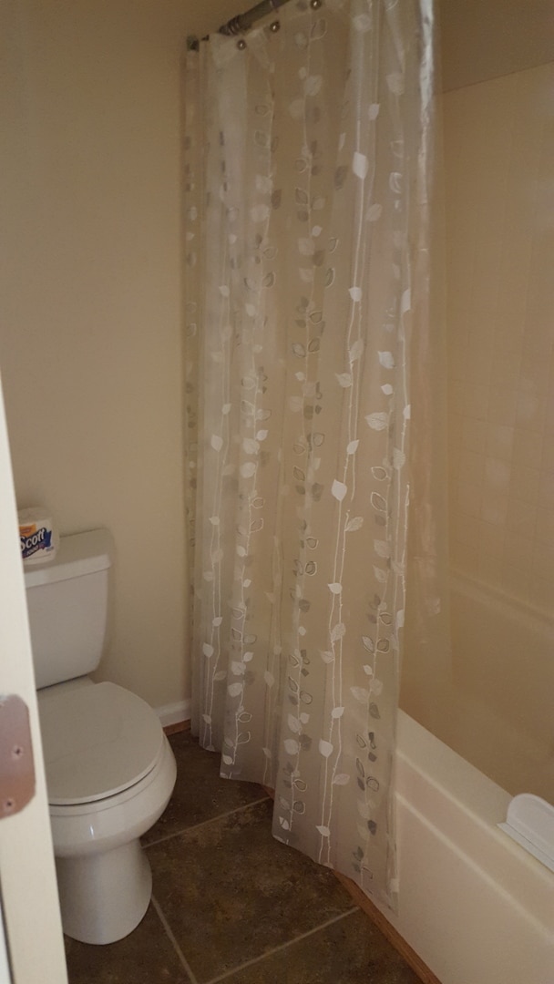 Building Photo - 2 bedroom Condo close to Military Bases and Shore Dr