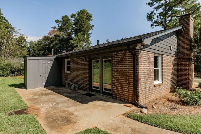 Building Photo - 147 VFW Dr