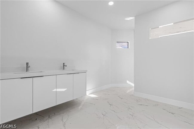 Building Photo - 3728 9th St W