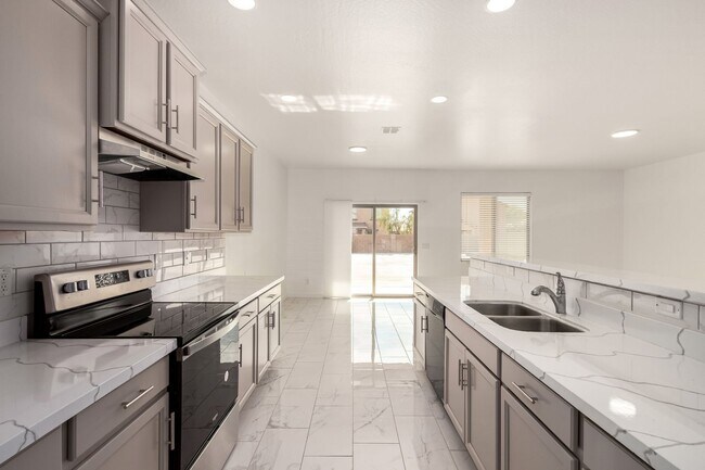 Building Photo - One Of A Kind Home For Rent In Buckeye!