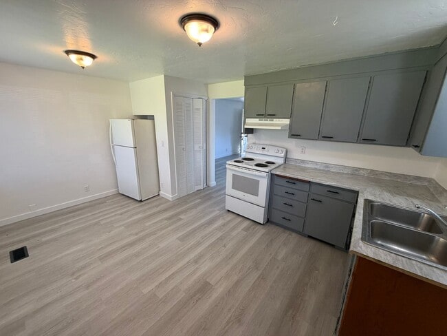 Building Photo - 2 Bedroom in Albany!