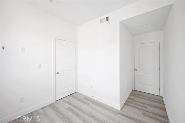 Building Photo - 532 W Vernon Ave