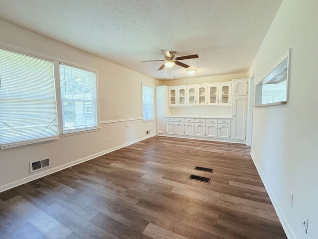 Building Photo - Welcome Home to Timeless Charm and Modern Comfort