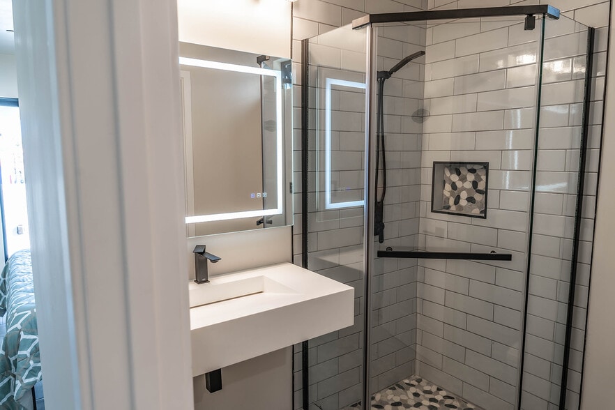 Master Bathroom in Bedroom 2 - 7005 La Jolla Blvd