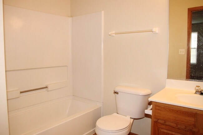 Building Photo - 263 Springbrook Trail S