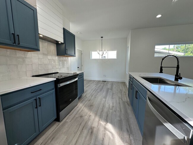 Building Photo - Brand New Living in North Knoxville: Modern Comfort Awaits