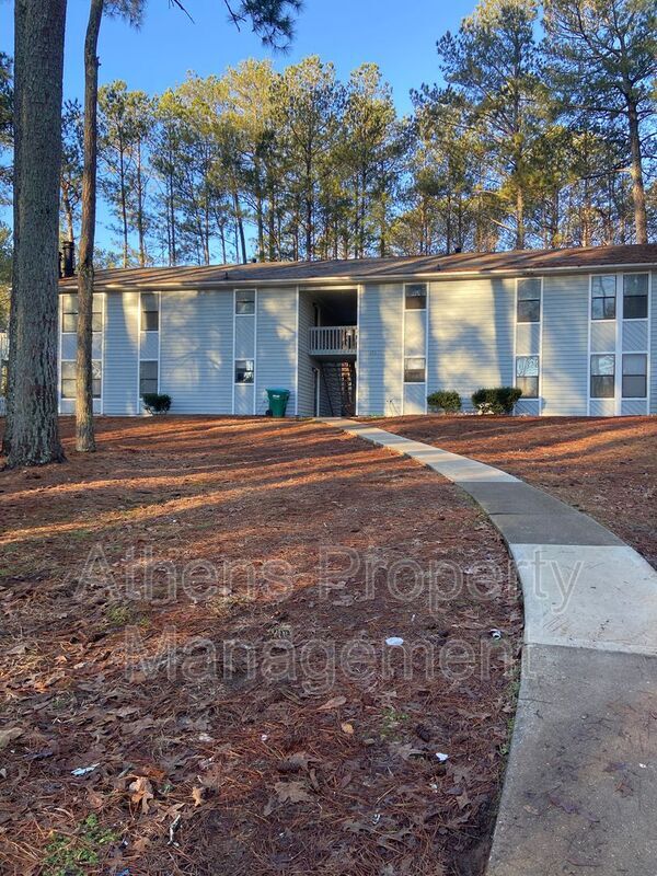 Building Photo - 131 Pinehurst Ct