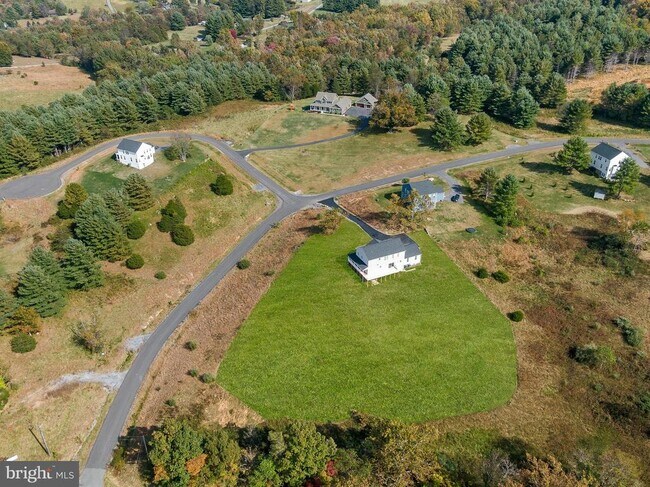 Building Photo - 100 Holiday Ct