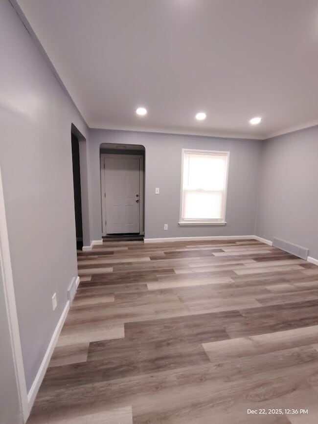 Building Photo - Stunning 3-Bed Bungalow