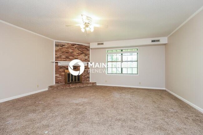 Building Photo - 4 Bedroom Pet-Friendly Home in GOODLETTSVILLE, TN with Main Street Renewal