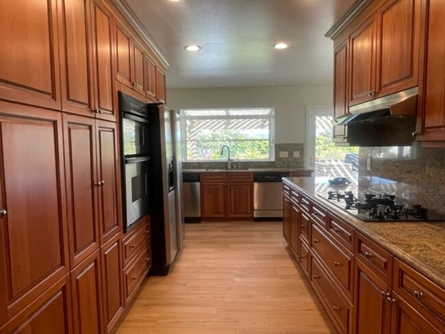 Building Photo - Charming Camarillo Retreat with Stunning M...