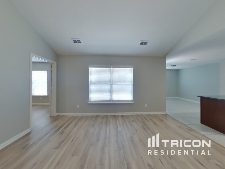 Building Photo - 2111 Juniper Dr