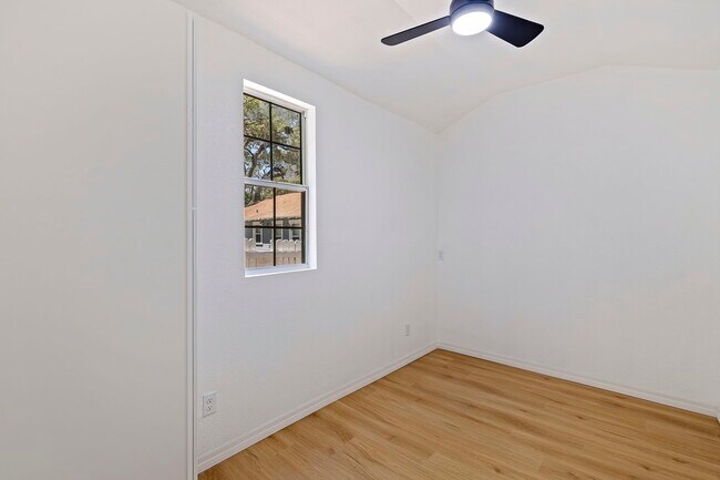 Building Photo - 2710 22nd Ave S