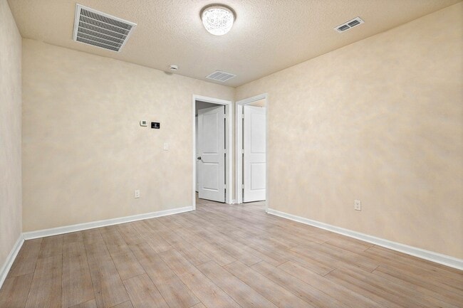 Building Photo - 5623 Enclave Dr