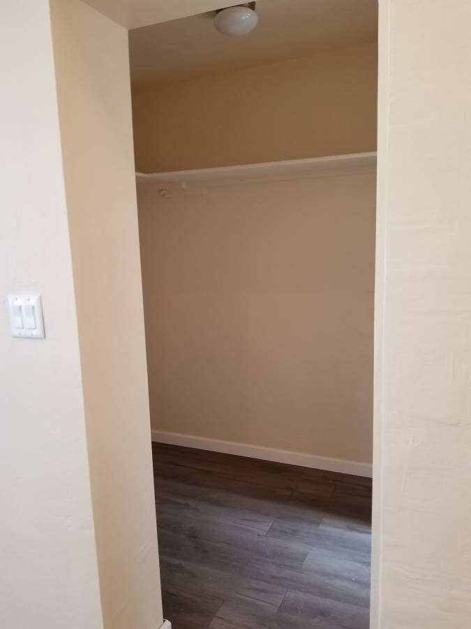 Building Photo - 1827 E 9th St