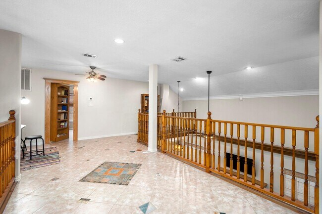 Building Photo - 2 Amber Fire Pl
