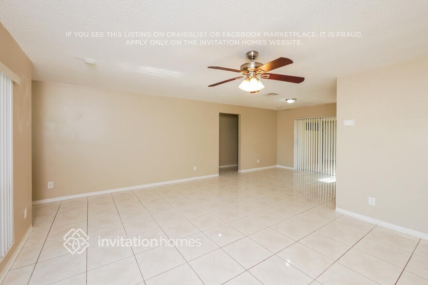 Building Photo - 700 S Rainbow Dr