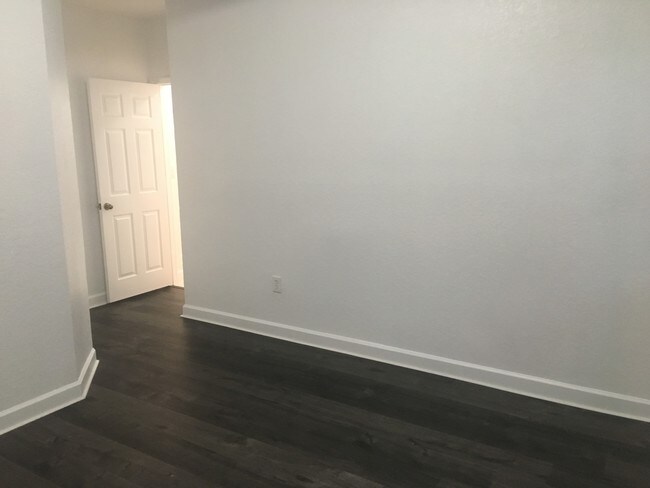 Building Photo - 1398 NE 33rd Ave