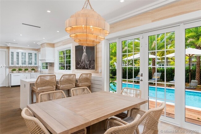 Building Photo - 2575 Pine Tree Dr