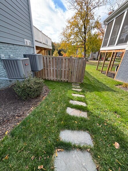 Building Photo - 9683 Parkland Meadow Lane