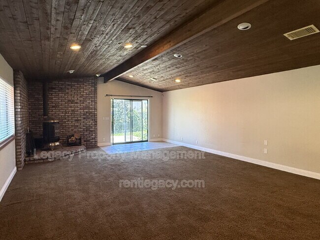 Building Photo - 309 Plum St