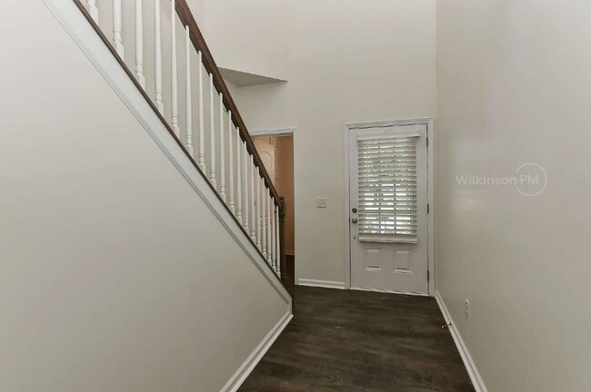 Building Photo - Sought-after 3BR/2.5BA Townhome in Desirab...