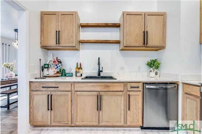 Building Photo - 106 W White Hawthorne Dr