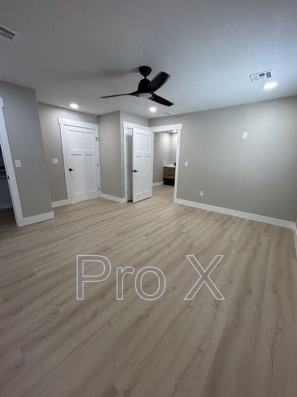 Building Photo - 1118 W 1st St