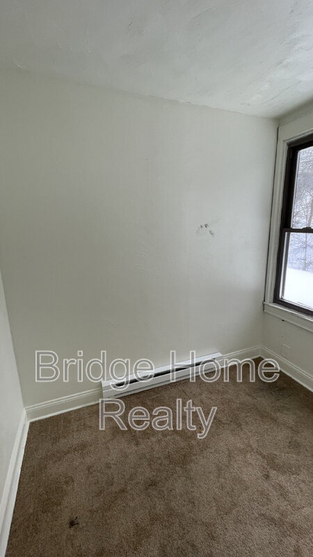 Building Photo - 319 N Balph Ave