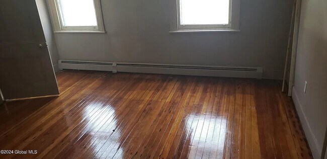 Primary Photo - 510 Clinton Ave