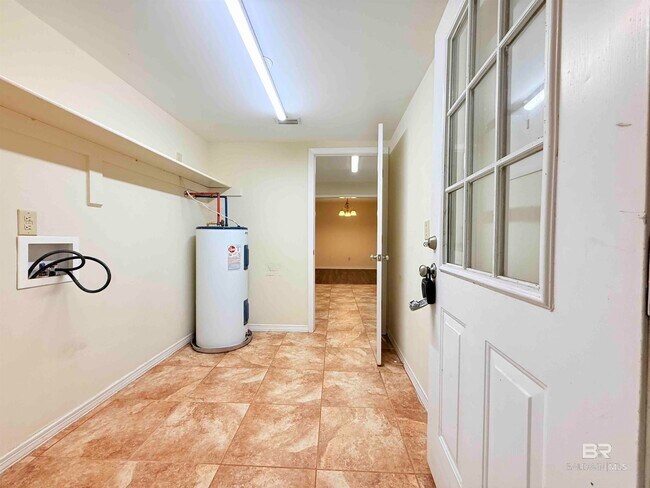 Building Photo - 233 Ridgewood Dr