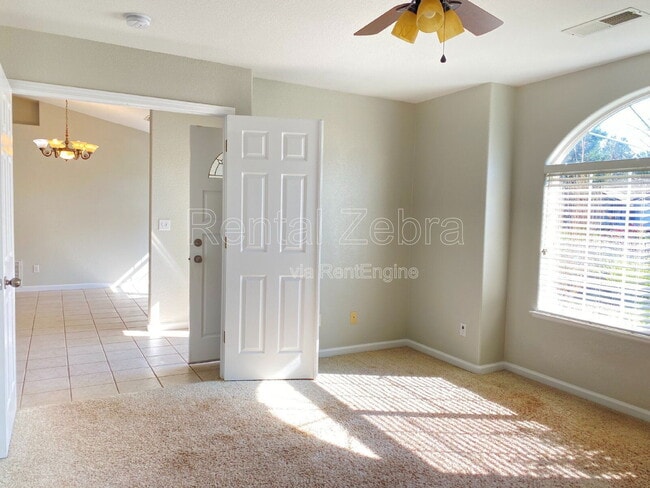 Building Photo - 1239 El Portal Dr