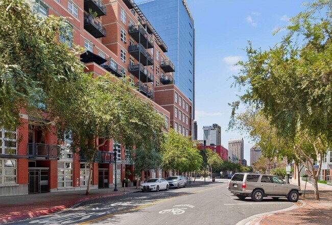Building Photo - 877 Island Ave