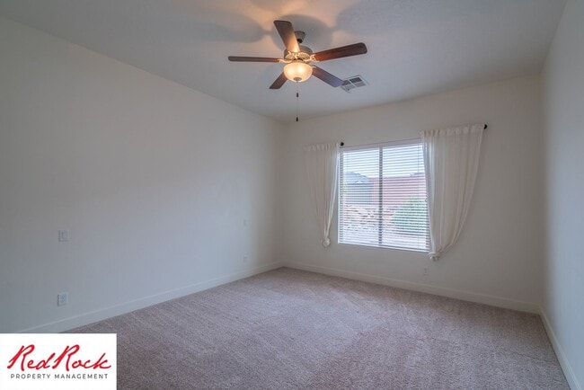 Building Photo - Pet Friendly 4 Bedroom Little Valley Home ...