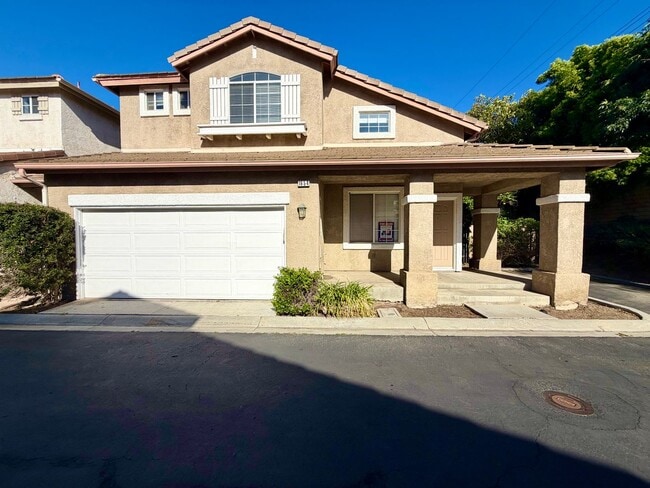 Building Photo - 3 be 2 bath Beautifully Updated Home in Gated Community