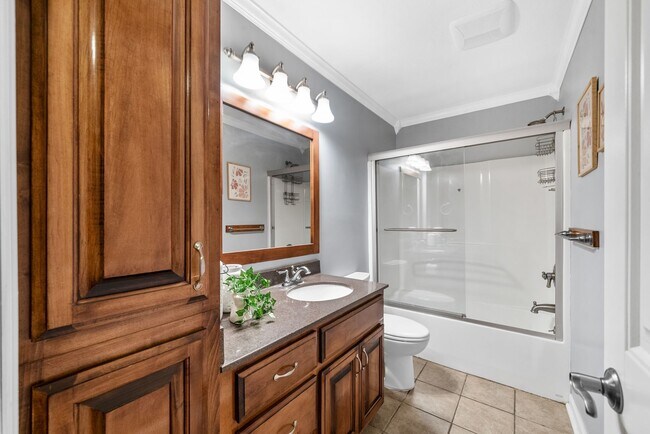 Building Photo - 114 Hickory Hill Dr