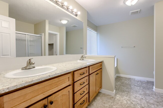 Building Photo - 3 Bedroom Bellevue Home!!