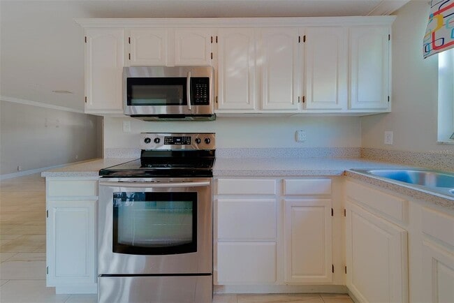 Building Photo - 10451 119th St